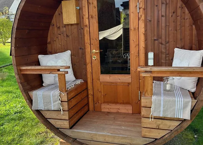 Tiny House Mit Saunafass Und Garten