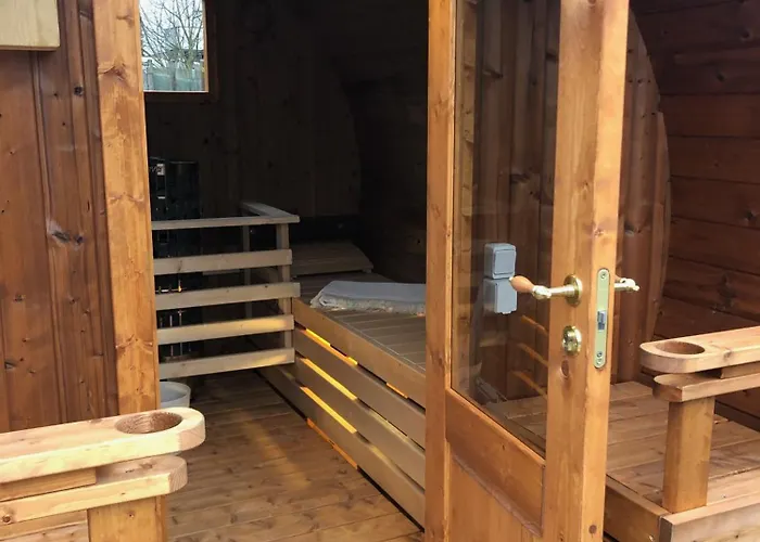 Tiny House Mit Saunafass Und Garten アパート *